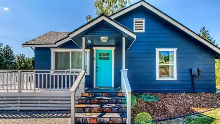 Fantastic Tiny House Coastal Serenity And Colorful Design