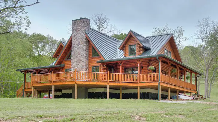 Beautiful Log Cabin With A Lovely View And Lots Of Charm
