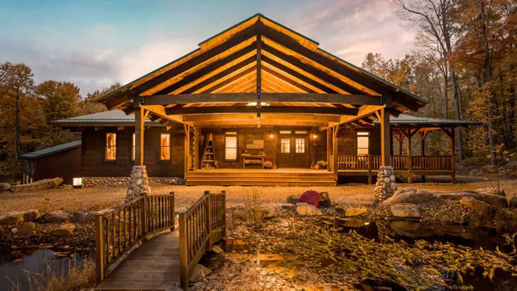 Stunning Log Cabin With A Beautiful Interior Design And A Magical