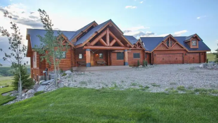 Unique Log Cabin Build Is The Best Home For Families
