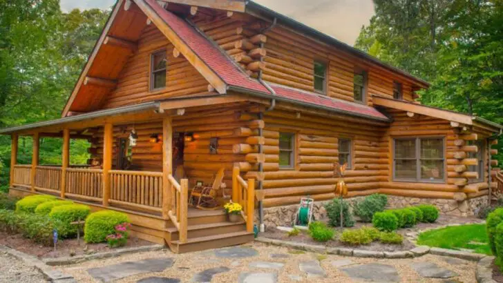 Luxury Log Cabin With A Lovely Design And A Magical Feel