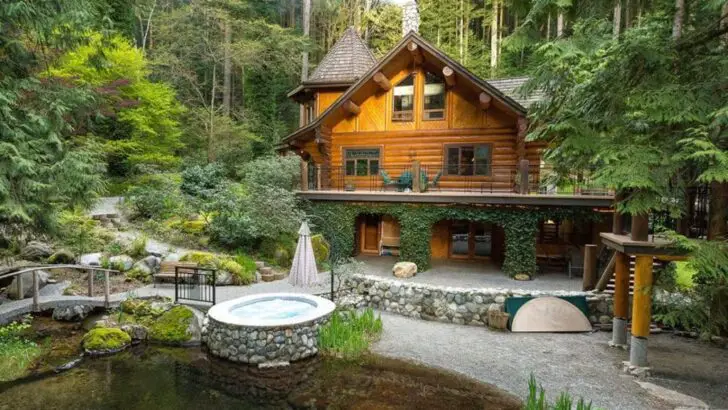 Amazing Log Cabin With A Lovely Design And A Comforting Feel