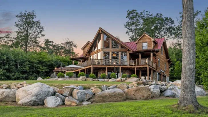 Beautiful Log Cabin A Wildlife Wonderland For Steve And Sharon