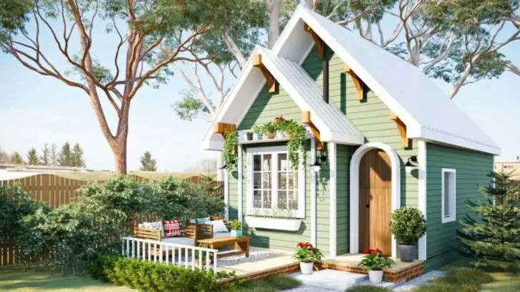 Stunning Tiny House With A Beautiful View And Is Charming