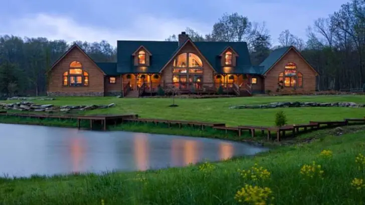 Wonderful Log Cabin On The Water With All The Modern Conveniences