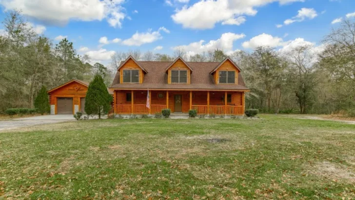 Stunning Log Cabin In Martin’s Ferry And Charming