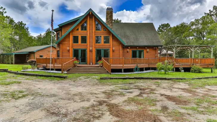 Stunning Log Cabin Featuring Over 2800sqft And Enchanting