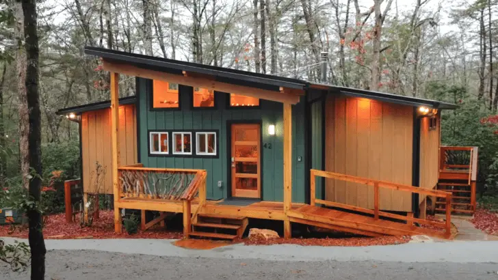 This 900sqft Tiny Cabin Has A Great Floor plan!