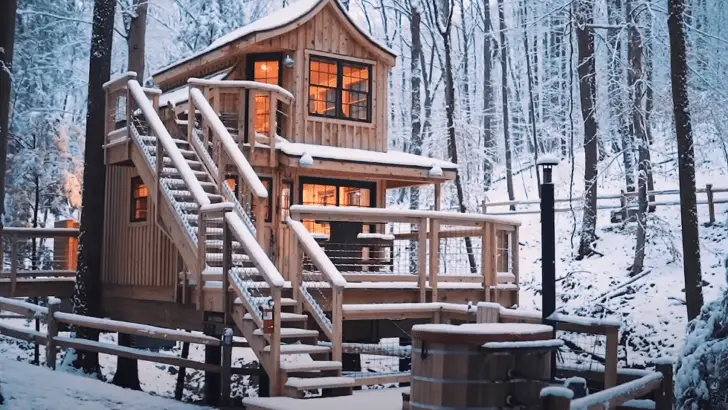 Snowy Treehouse Cabin Full Tour With Incredible Design