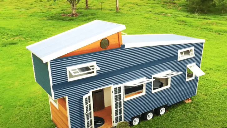 Gorgeous Tiny House With Amazing Pop-Up Roof