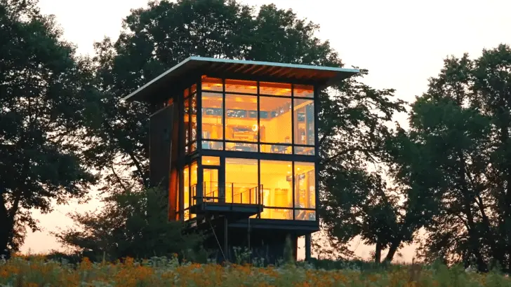 Touring Nordlys’ MetalLark Tower With Beautiful Tiny House