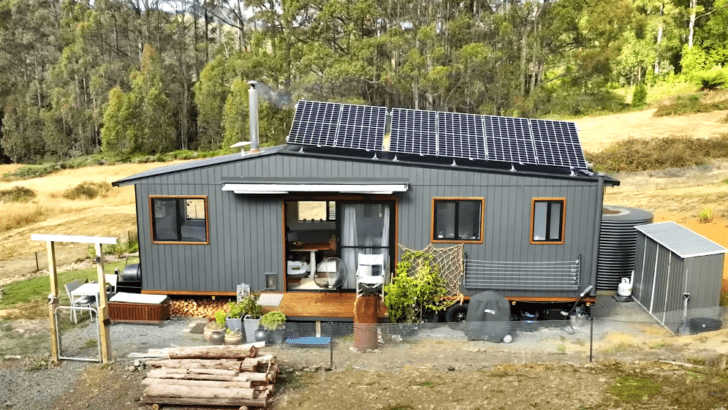 Stunning Scandinavian-Style in Off-Grid Tasmanian Tiny House