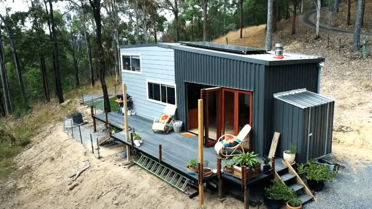 Spacious Diy Off-The-Grid Tiny House And Enchanting