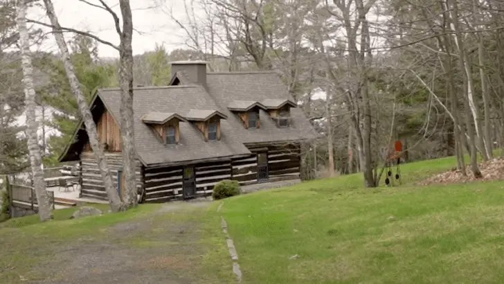 Classic Log Cabin With An Amazing Design And A Charming