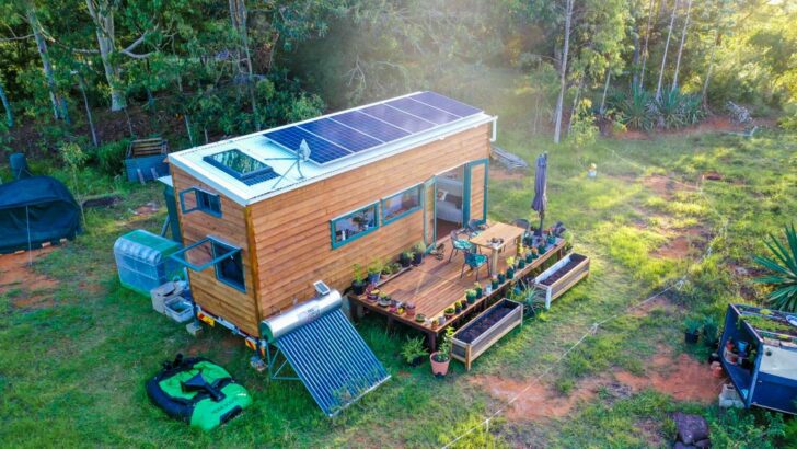 Amazing Off-The-Grid Tiny House Has Absolutely Everything! – Revisited