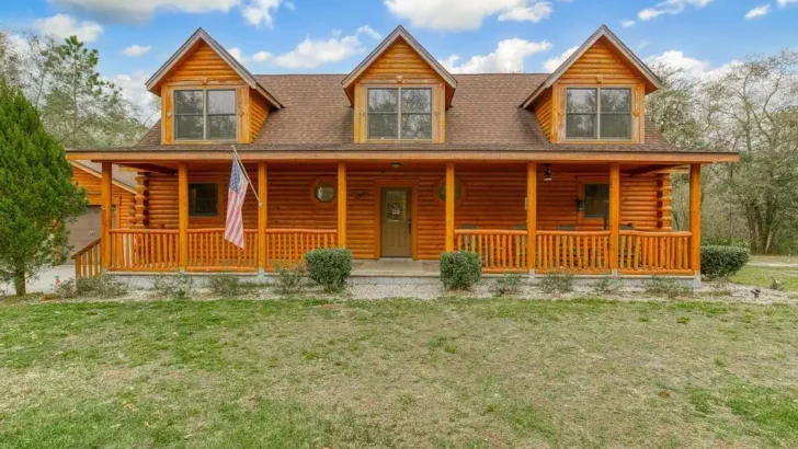 Classic Log Cabin Living A Tour Of The Spacious Mountaineer