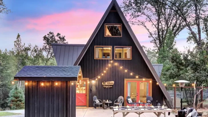 The A-Frame Cabin Hideaway Has A Hot Tub, A Treehouse, And Other Nice Features