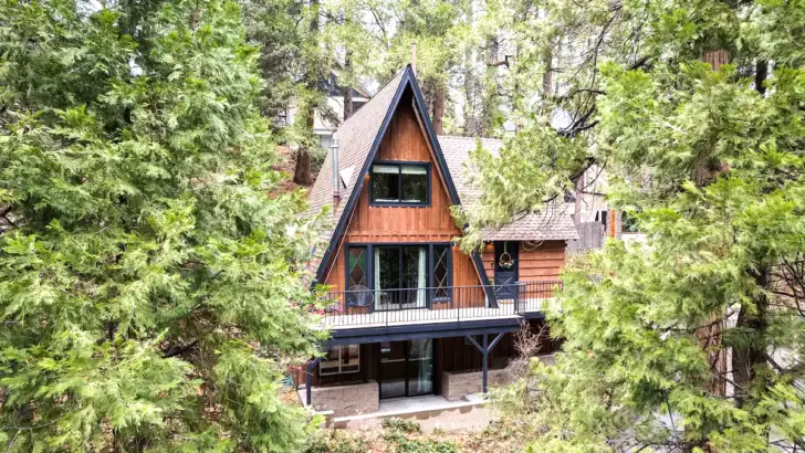 Incredible A-Frame Cabin Walking Distance To The Village And Lake Trail!