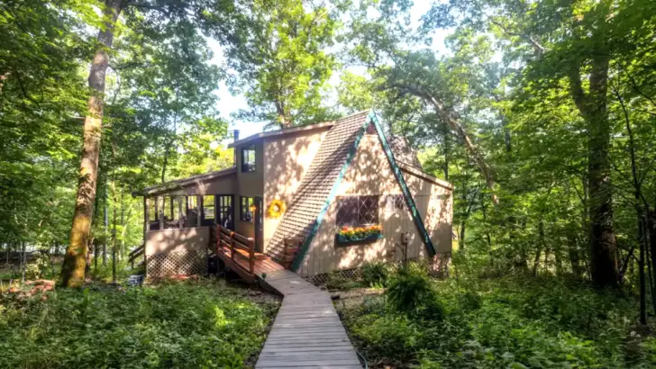 Fantastic A-Frame Cabin With Dock & Resort Access!