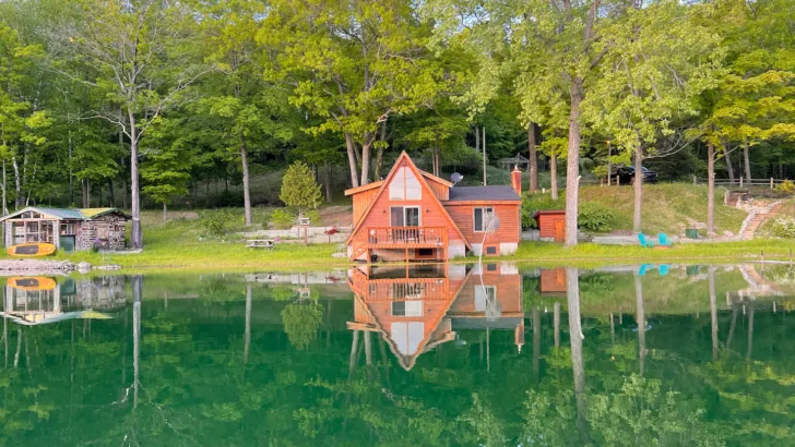 Amazing A-Frame Cabin Lake Retreat-Couples Getaway 20 Mins From TC