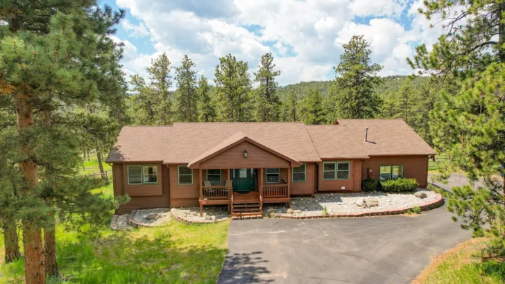 Experience Rustic Charm And Modern Comfort In A Spacious Log Cabin