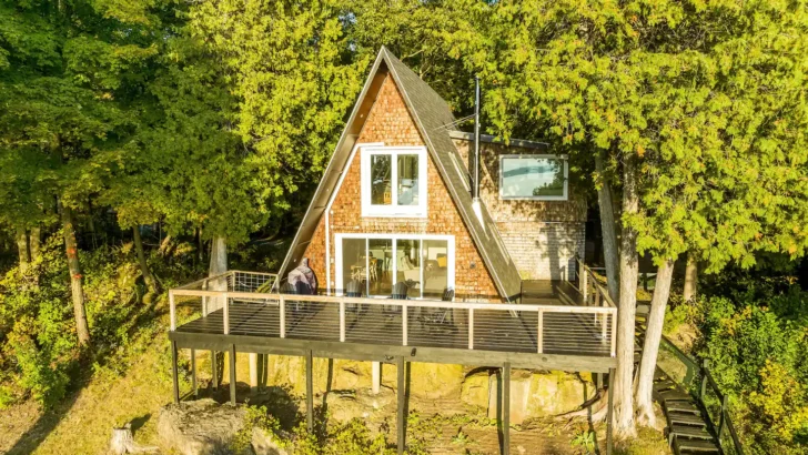 Gorgeous A-Frame Cabin With Spectacular Views Of The Lake And Privacy