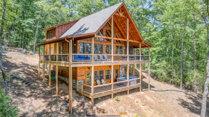 Enjoy Breathtaking Views And Luxurious Amenities In This Exceptional Log Cabin Retreat