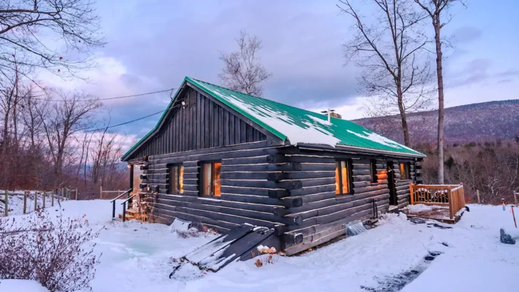 The Best Log Cabin Has Beautiful Views Of The Mountains And A Cozy Feel