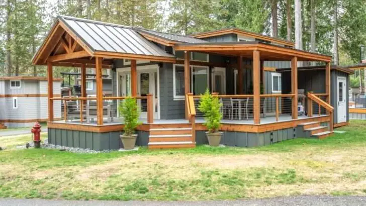 Beautiful Tiny House On The Wildwood Lakefront With A Stunning View