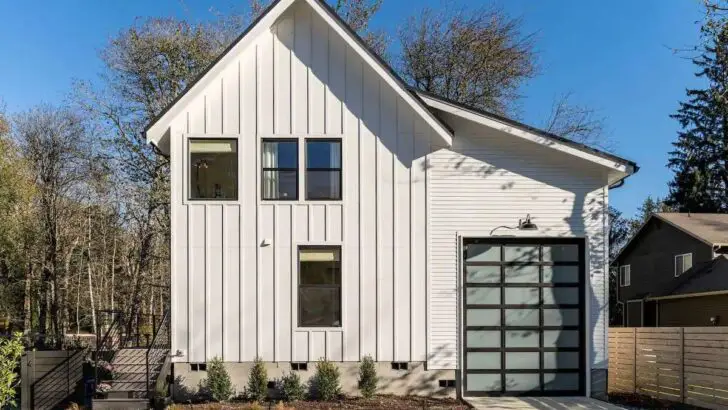 Charming Modern Farmhouse By The River And Beautiful Views