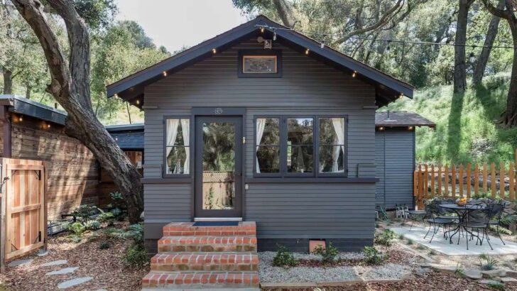 Restored Vintage Lodge: Crystal Tiny Cabin With Timeless Charm