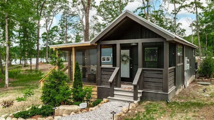 Stunning Tiny House With Sleek Black Design