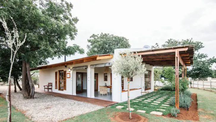 Cozy One-Story Tiny House In The Garden For A Relaxed Life