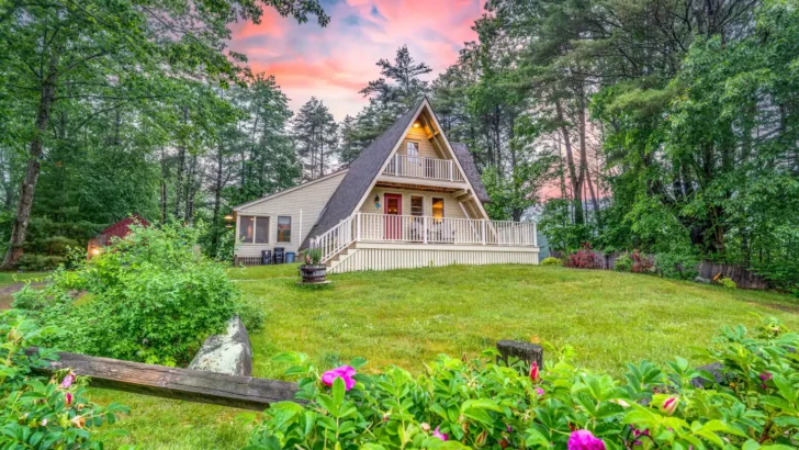 Fantastic A-Frame Cabin With A Lovely Design And A Place To Relax!