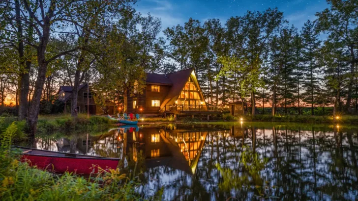 30 Acre A-Frame Cabin Near Champaign With Beautiful Design Interior