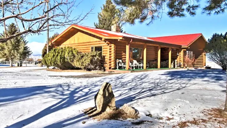 Unwind And Reconnect With Nature In Our Rustic Log Cabin Escape