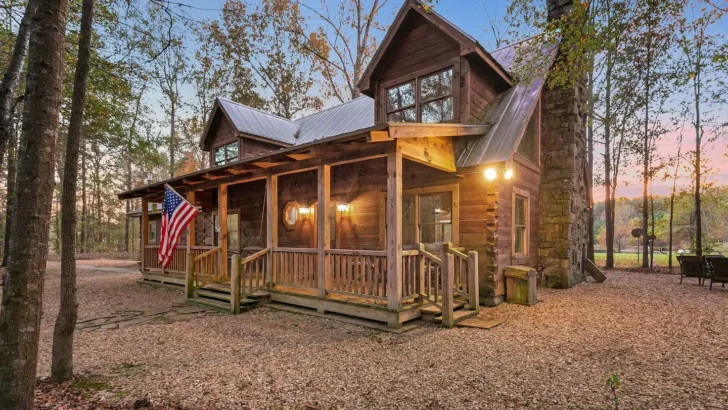 Find Your Haven In The Heart Of Nature At Our Cozy Log Cabin retreat