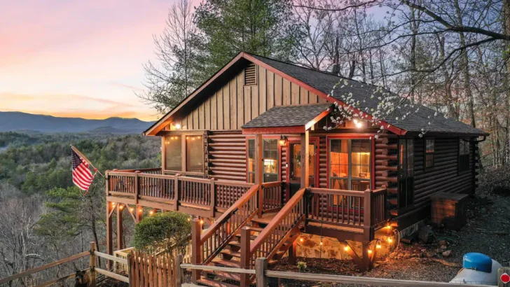 Beautifully Designed Log Cabin With A Mountain View Close To Ellijay