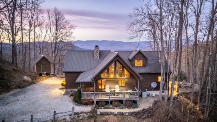 Amazing Log Cabin With Beautiful Views And Enchanting