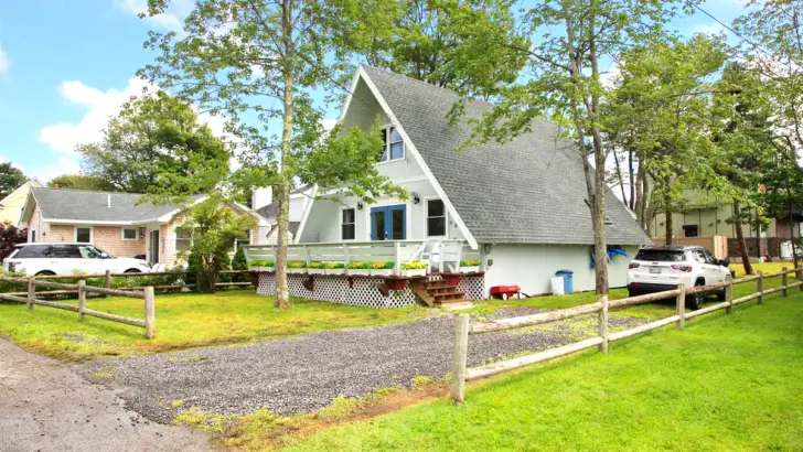 Stunning A-Frame Cabin Steps To Moody Beach!