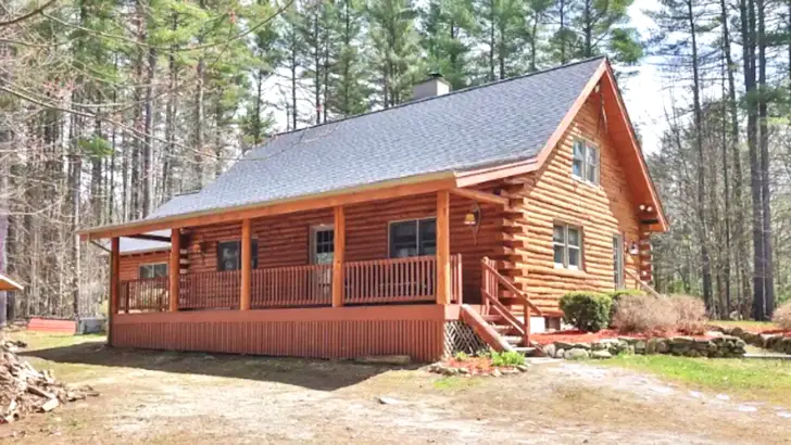 Experience The Ultimate Log Cabin Lifestyle With Breathtaking Views