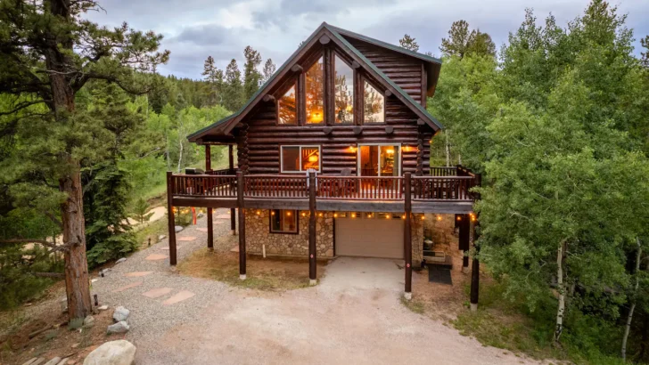 Bailey Bear Haus ~ Cozy Log Cabin Retreat And Enchanting