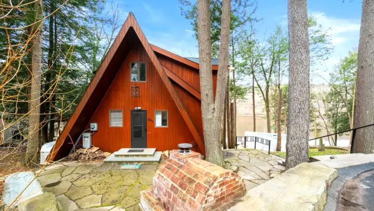 Astounding And Luxurious A-Frame Cabin For Couples To Enjoy