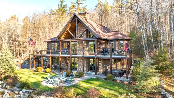 Magnificent Log Cabin With Gorgeous Interior And Breathtaking View