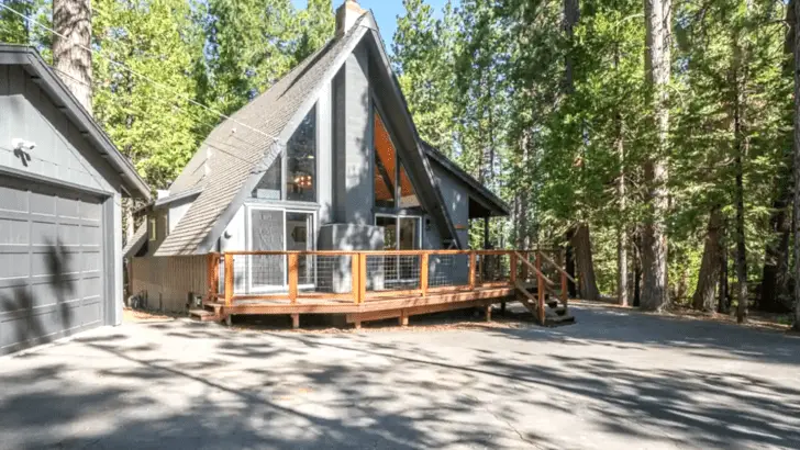 Wonderful A-Frame Cabin With Elegant Style And Private Lake