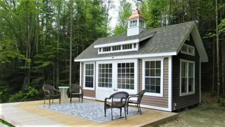 Wonderful Tiny House Next To Private Pond And Charming