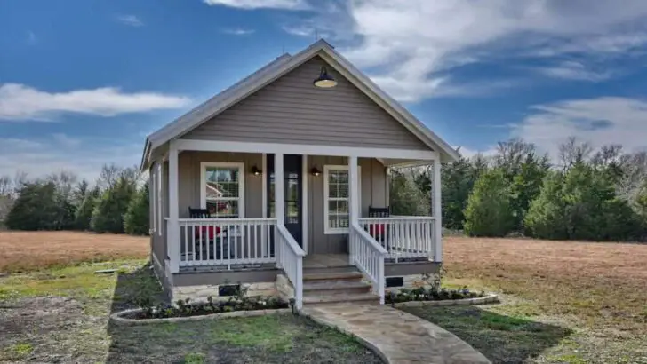 Beautiful Tiny House With Lovely Interior Design And Endearing