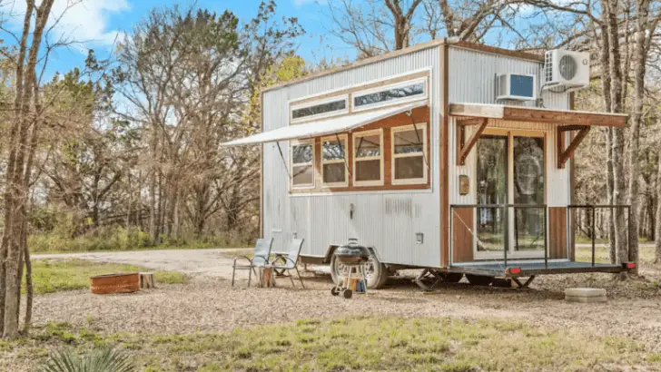 Gorgeous Tiny House With Spectacular Views And Charming