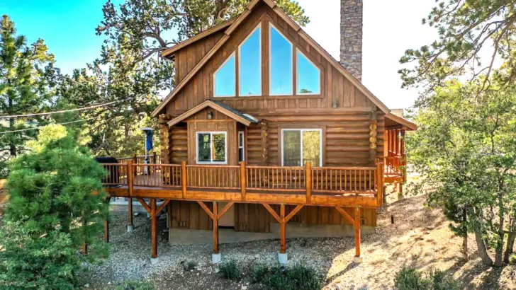 Wonderful Log Cabin With Enchanting Mountain Views And Magical