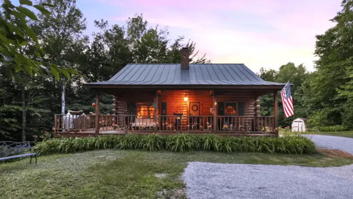 Fantastic Log Cabin Nestled In The Woods, Perfect For A Peaceful Getaway